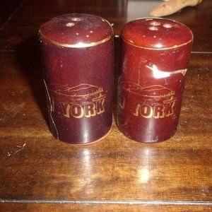 Salt pepper shakers souvenir New York